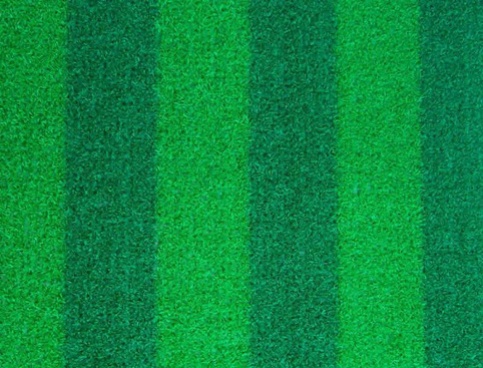 人造草坪是将塑聚乙烯（PE）或聚丙烯（PP）经单向拉伸制成的扁丝（业内称为草丝）后，